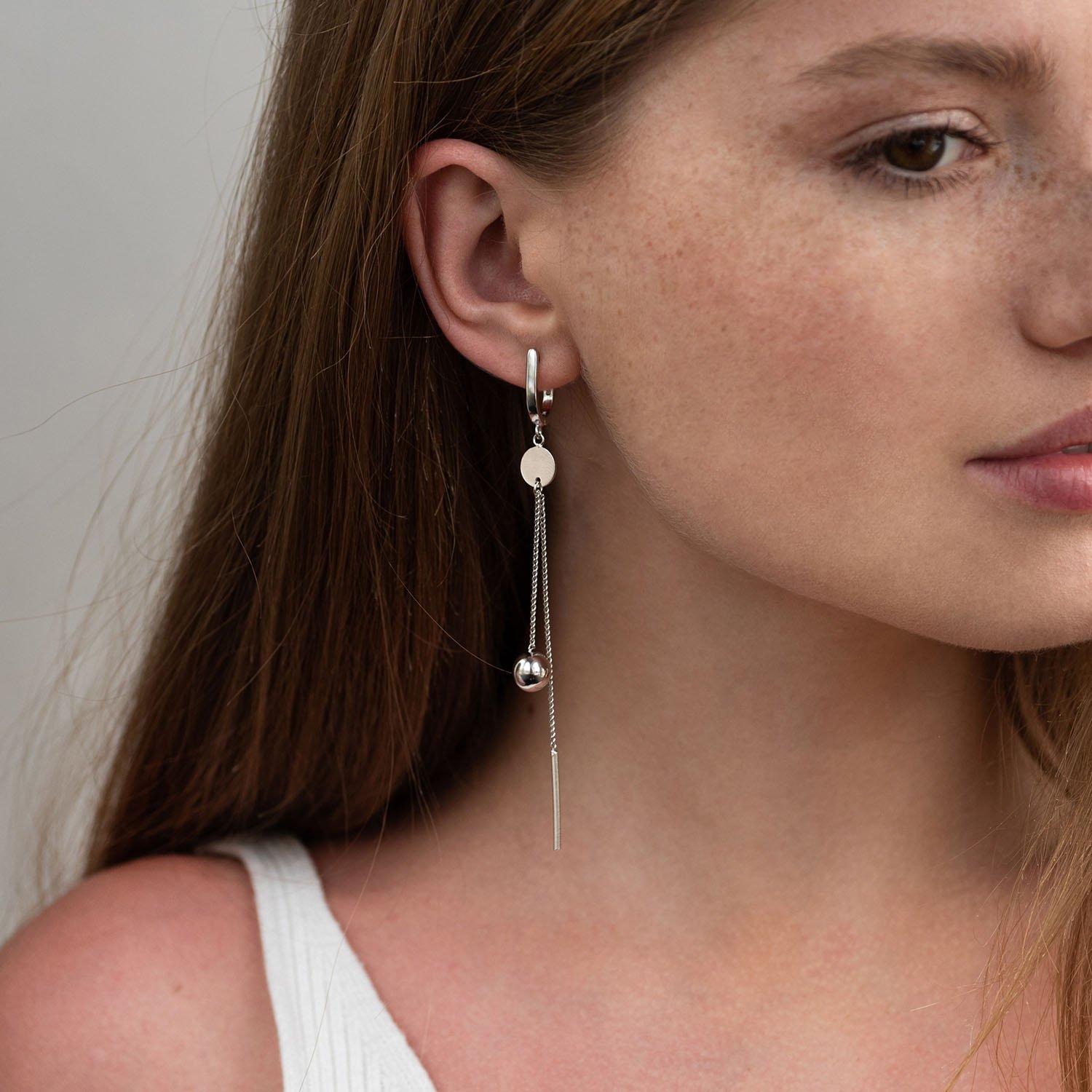 

Срібні сережки Кульки на англійській застібці Oniks d 0.8 h 9.7 cm срібний