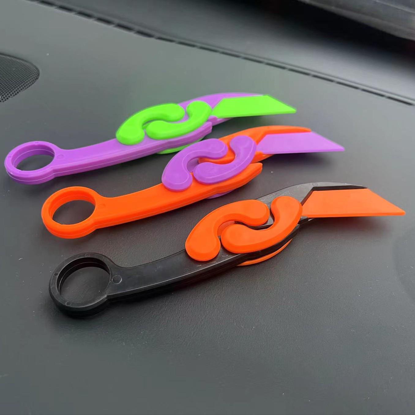 Luminous 3D Gravity Radish Knife - Decompression Push Card Toy