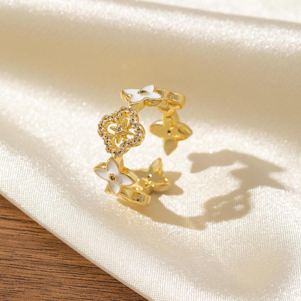 Hollow Rhombus Two-Tone Diamond-Studded Four-Leaf Clover Zirconia Ring for Women