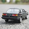 Welly 1/24 Volkswagen Santana Alloy Car Model Diecast Metal Classic Retro Vehicles Car Model Simulation Collection Children Gift