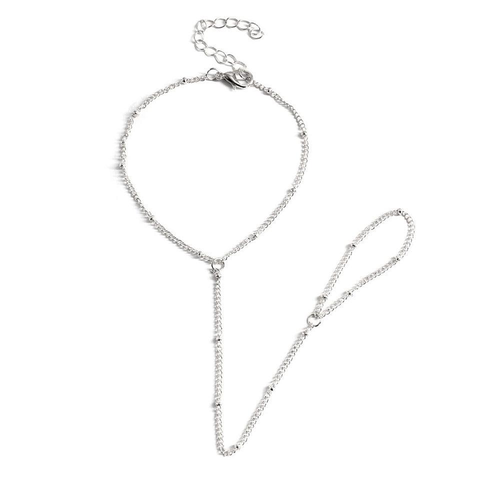 Bracciale Schiava Europeo Creativo in Cristallo Zirconia: Catena Quadrata con Perline e Collegamento al Dito da Donna