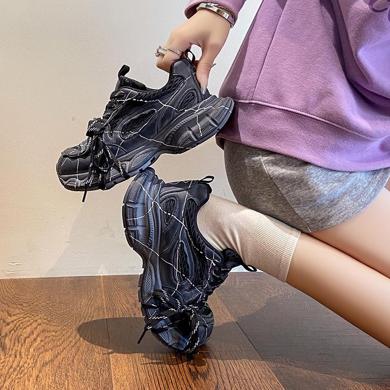 European retro polished graffiti platform dad shoes women 2025 new casual muffin shoes versatile mesh sneakers