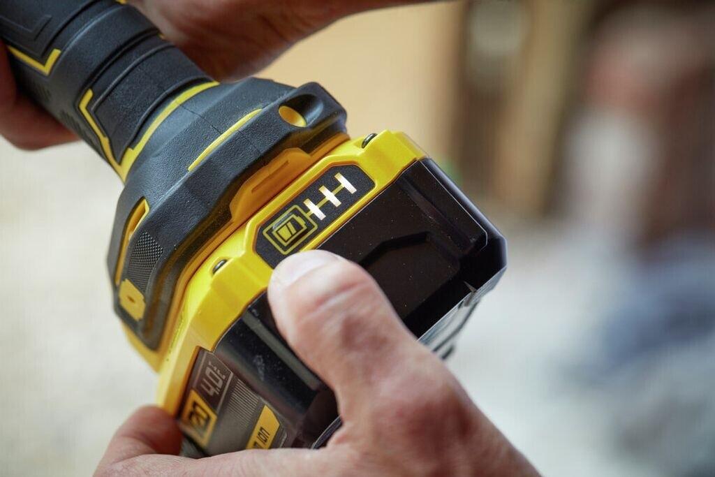 Угловая шлифовальная машина Stanley FatMax SFMCG400 M2K-QW