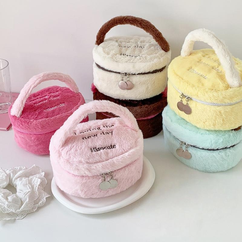 1Pcs Large Capacity Travel Toiletry Organizer Kawaii Strawberry Plush Makeup Bag Cute Cosmetic Pouch Storage Case For Women