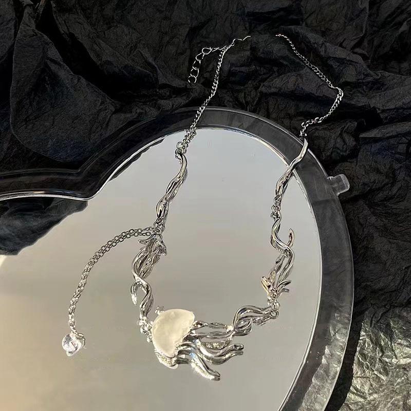 New alloy jellyfish fringed necklace women's ins niche sweet cool babes collarbone chain jewelry accessories
