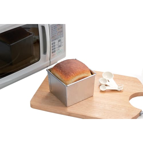 Tiger Crown Bread Baking Pan with Square Lid, 2375