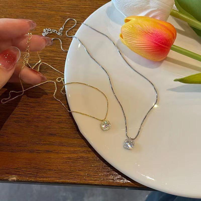 Kleine quadratische Zirkon Anhänger Halskette Mode einfache Frauen Luxus elegante glänzende Schlüsselbein Kette Halsketten Schmuck Party Geschenke Zubehör