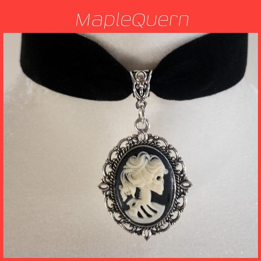 Gothic Skull Queen Pendant Necklace With Glass Charm For Fashionable Women