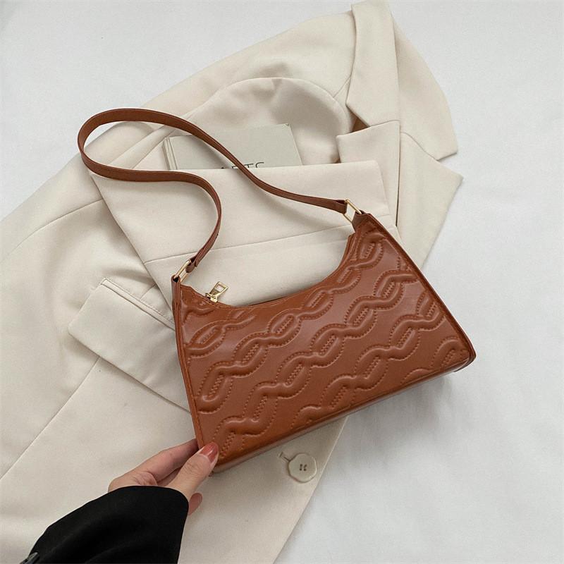 Trendy Women's Simple Shoulder Bag With Chic Aesthetic For Casual Daily Use
