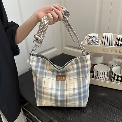 Stylish, Simple and Large-capacity Contrasting Color Plaid Shoulder Messenger Bag Versatile Commuter Summer New Tote Bag Women