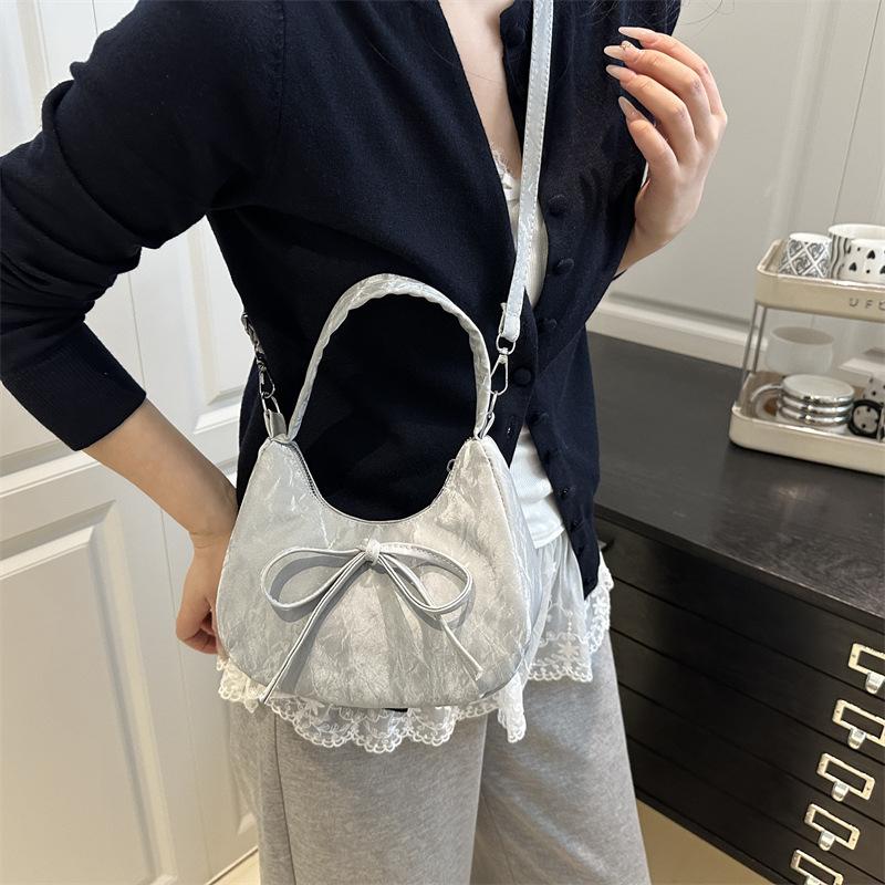 Niche handbag women's 2025 new fashionable versatile shoulder underarm bag, foreign style super fire messenger crescent bag