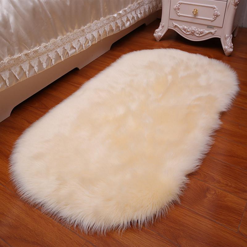 White Imitation Wool Plush Carpet for Bedroom & Living Room