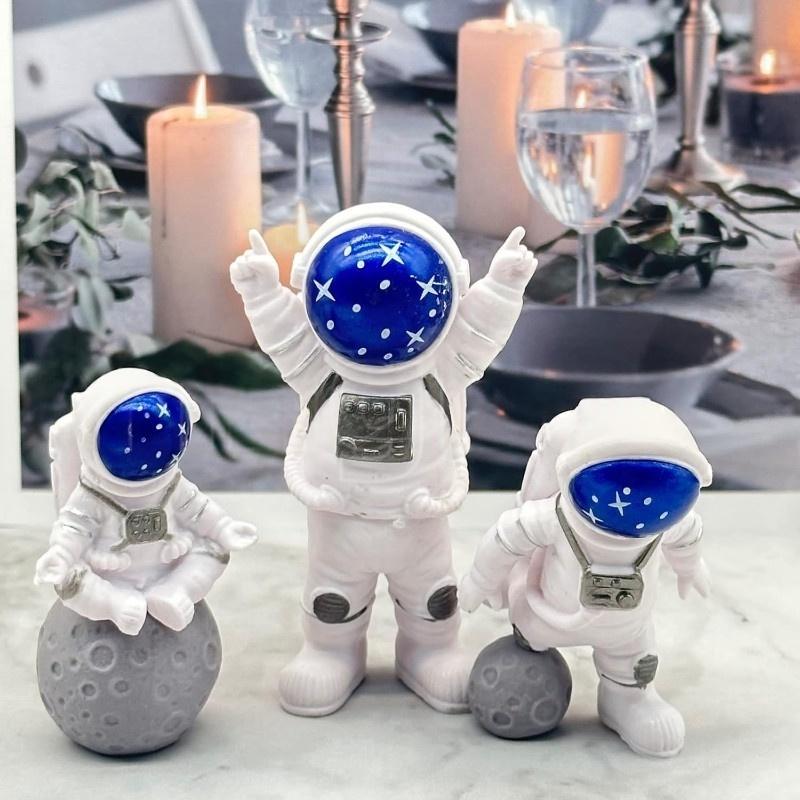 1-4PCS Astronaut Figure Toy Desktop Ornaments Resin Outer Space Birthday Cake Dolls Spaceman Model for Kids Funny Gift