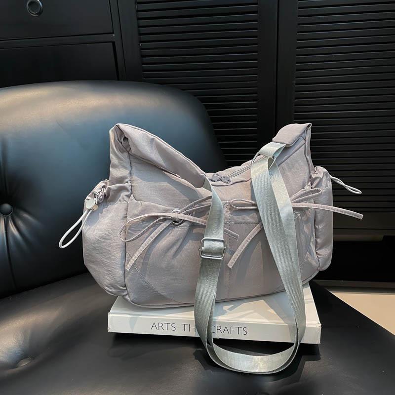 

Повседневная сумка женская весенняя новая женская сумка нейлоновая сумка уличный тренд сумка-мессенджер на плечо легкая сумка для мамы серый