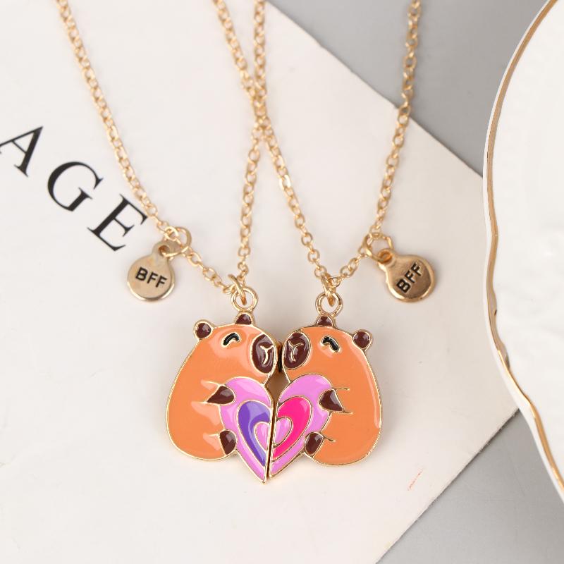 2 szt. Uroczy kreskówkowy kapibara w kształcie serca, magnetyczny naszyjnik dla najlepszych przyjaciół, biżuteria przyjaźni, prezenty