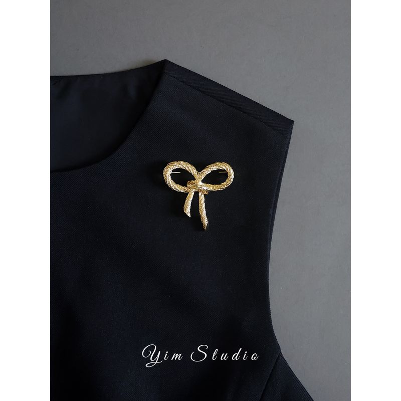 Yimstudio Knot Series European and American Fashion Bow Brooch Niche Design Simple Suit Accessories Gold