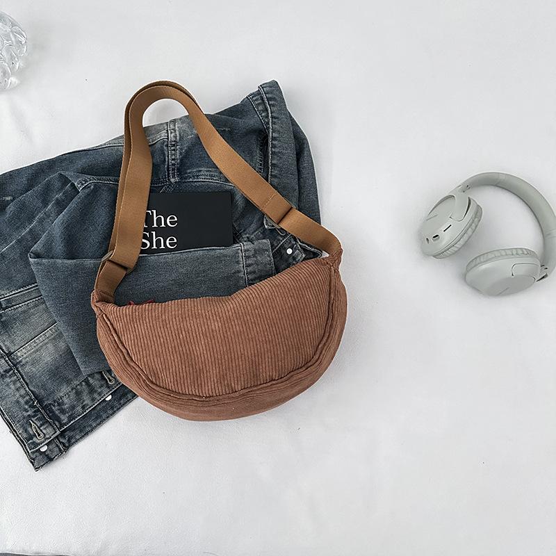 

Corduroy solid color messenger bag new large capacity lightweight dumpling bag underarm shoulder canvas bag women s hot sale One size fits all коричневий