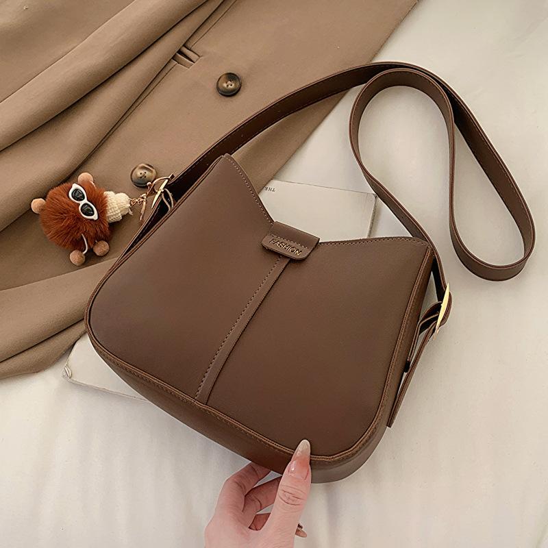 Retro shoulder bag popular bag women's new spring fashion simple trend messenger bag bucket bag