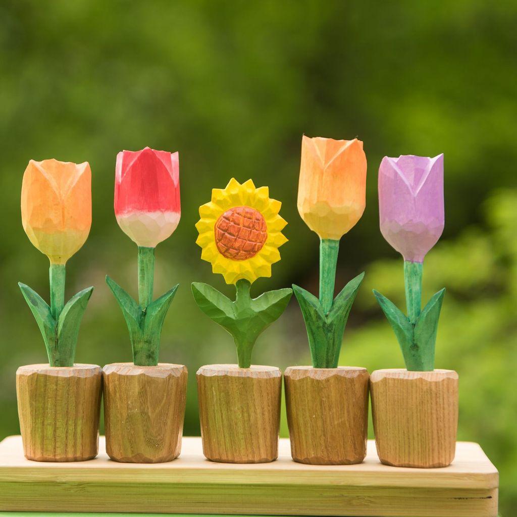Wooden Sunflower Decor Figurine With Handcrafted Flower Carving For Gift Giving And Home Decor