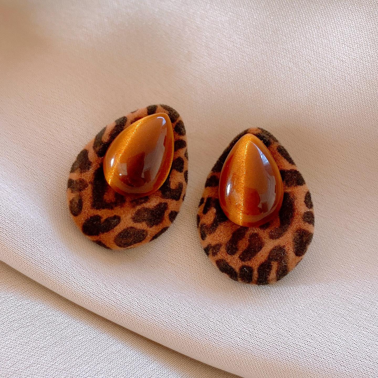 Autumn and winter retro water drop-shaped resin flocked leopard print earrings light luxury stud earrings personalized earrings