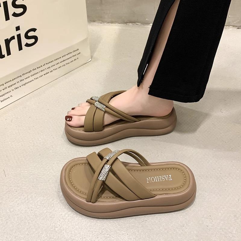 

Thick-soled rhinestone slippers women s outer wear 2025 summer new girls versatile senior feeling with skirt non-slip sandals 35 хаки