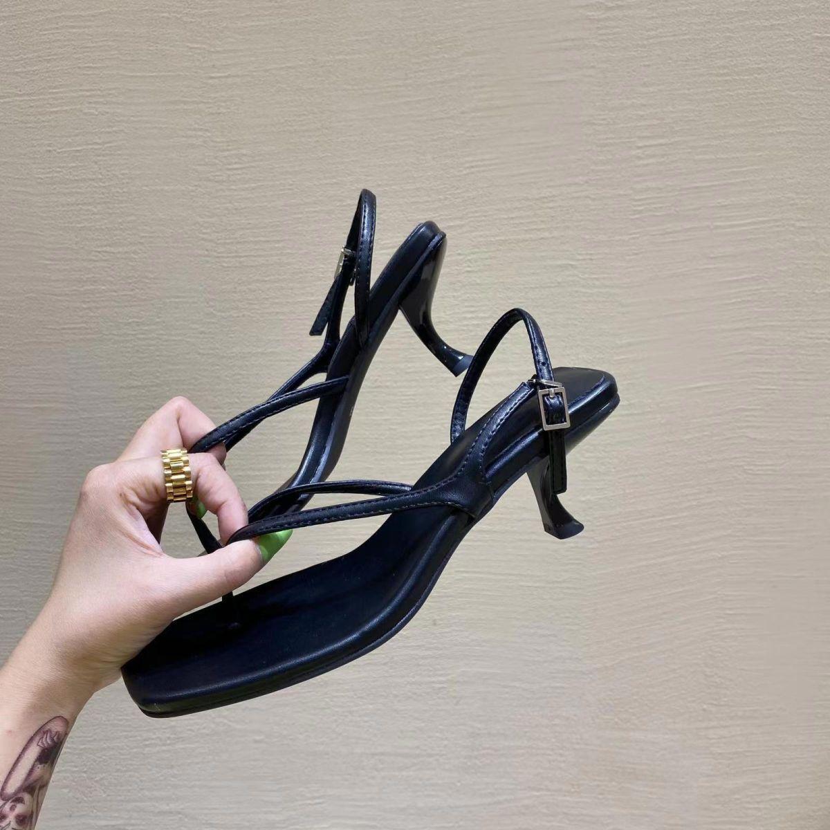 

Сандалии женские летние французские на небольшом высоком каблуке с квадратным носком и ремешком сзади, без застежек, сандалии на высоком каблуке 40 чёрный