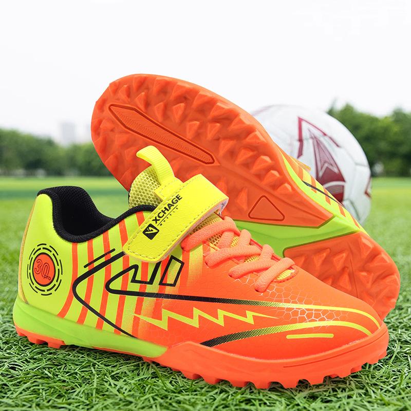 One piece 2025 children's primary school students flat football shoes girls broken nails youth sports shoes competition shoes