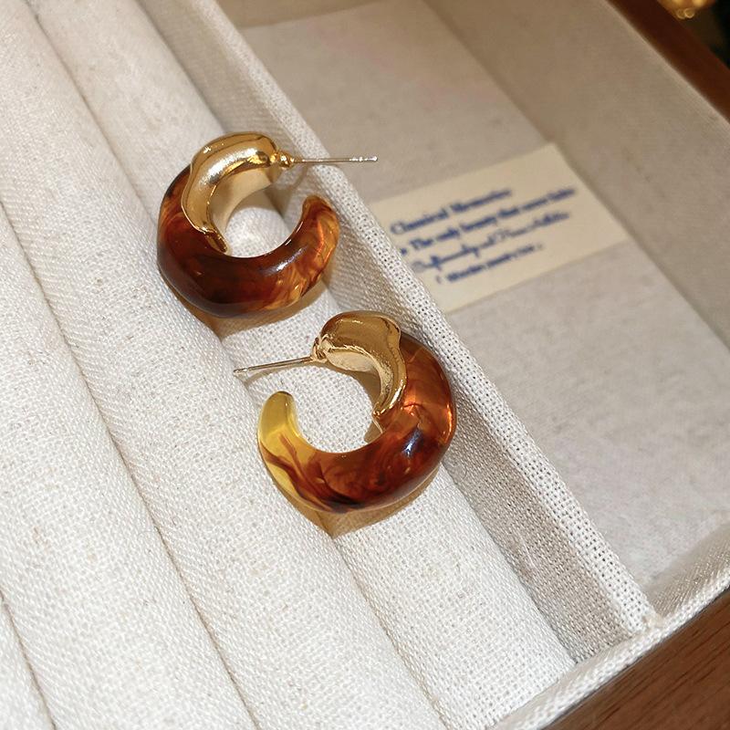 Maillard style retro tiger's eye stone round earrings women's autumn and winter high-end stud earrings small exquisite Internet celebrity jewelry