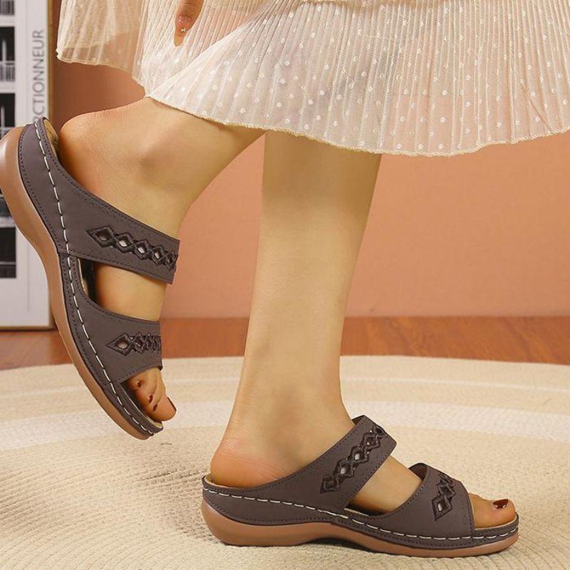 Fashion Comfortable Wedge Slippers for Women Summer 2024 Hollow Out Platform Sandals Woman Plus Size Anti Slip Beach Sldies Flip Flops