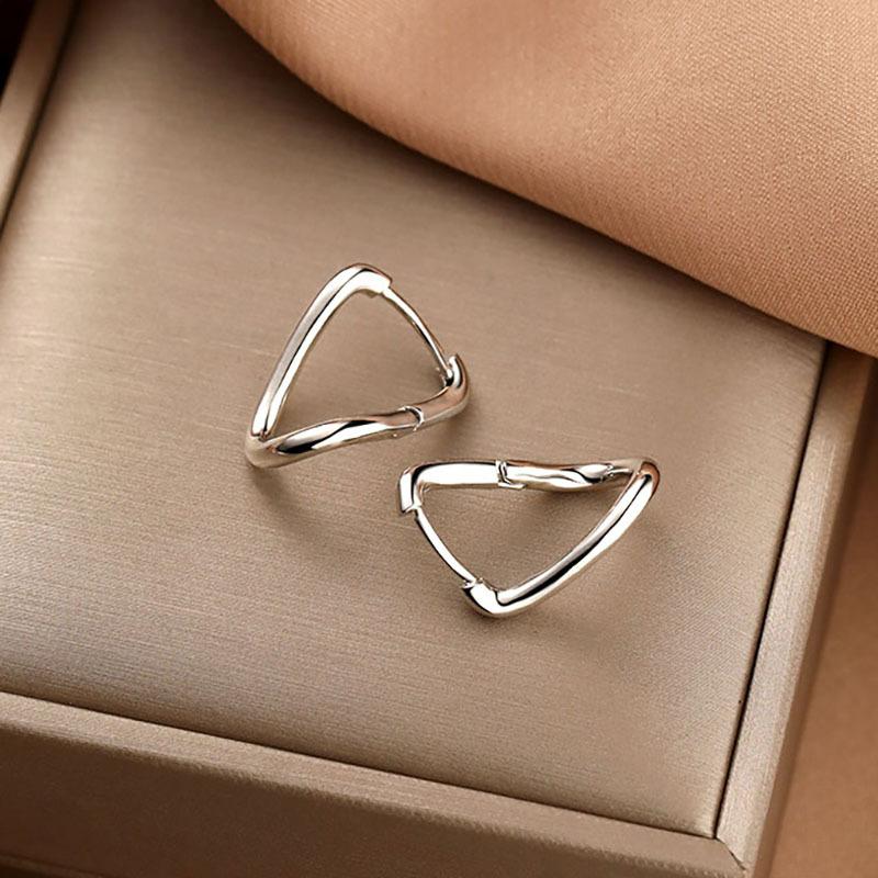 Female Twisted U-shaped Niche Summer Earrings