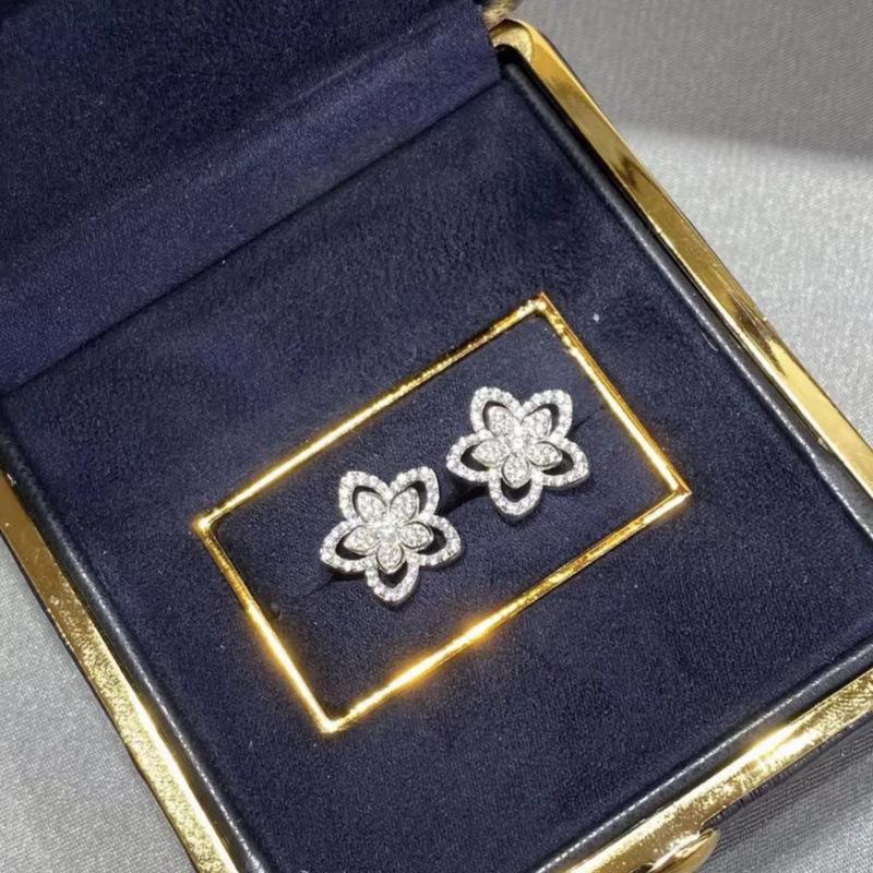 Exquisite Camellia Five-Petal Flower Bracelet & Pendant Set for Women with Versatile Stud Earrings