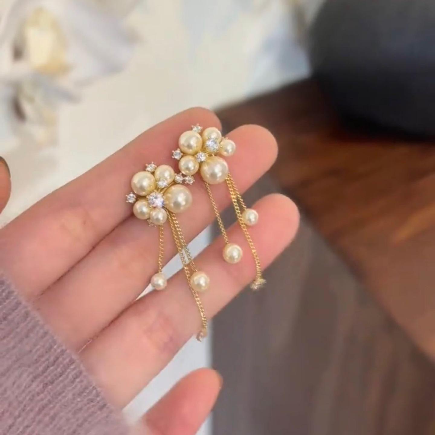 

Silver Needle Cubic Zirconia Tassel Pearl Earrings - Elegant Design, High-End and Versatile Fashion Studs
