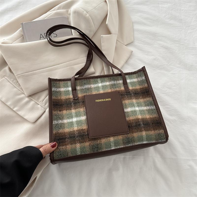 Stylish Women's Winter Shoulder Bag Trendy Korean-inspired Casual Checkered Design