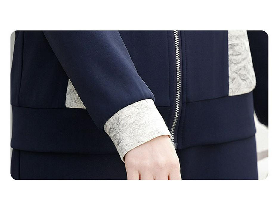2024 Fashionable Spring & Autumn Tracksuit: Stylish Two-Piece Casual Set for Middle-Aged Moms
