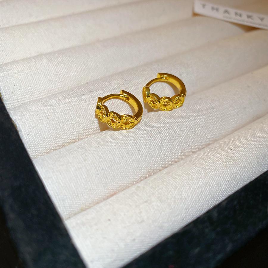 Zirkon Perlmutt Sunburst Ohrklemmen: Elegante, vielseitige Ohrringe für Frauen.