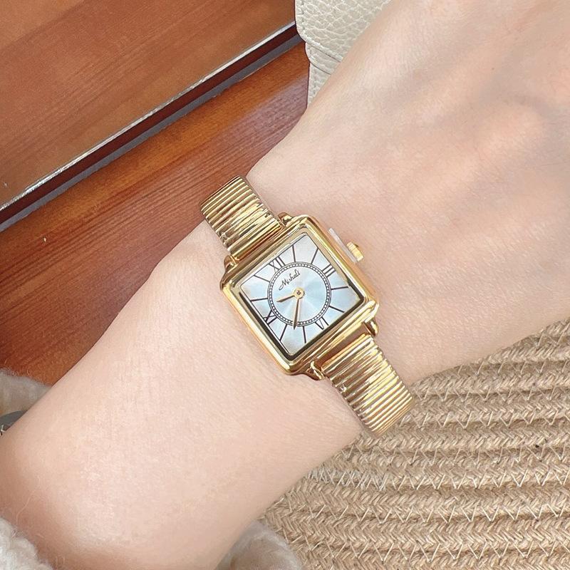 European Small Square Watch Fashion Steel Belt Watch Watch Watch Women'S Quartz Watch Wis Shrimp Skin
