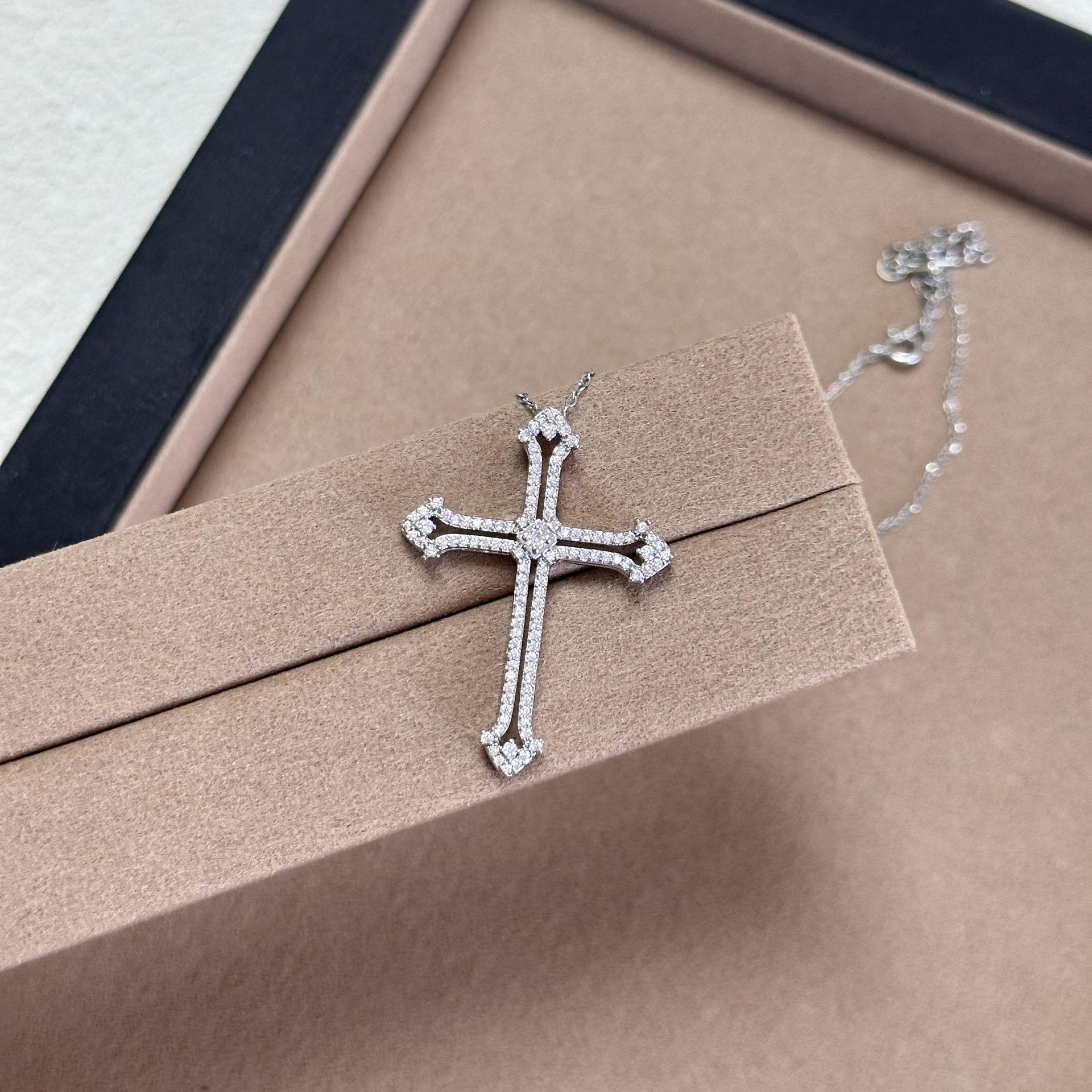 Arrow Cross Pendant Necklace with Niche Design, Light Luxury Retro High-end Personalized Necklace 40CM