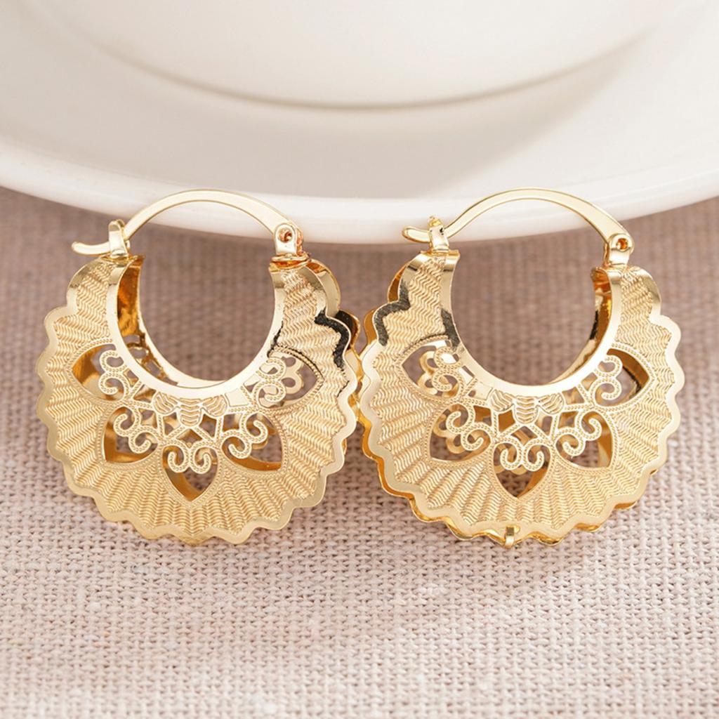 Scalloped Edge Heart Hollow Filigree Hoop Huggie Earrings Ethnic New Chinese Style Women Jewelry
