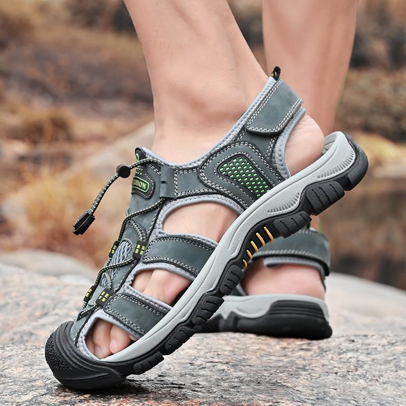 Fashion Outdoor Male Beach Shoes Anti-collision Toe Man Sandals 2025 New Roma Flats Vintage Style Men Summer Shoes Leather Men's Sandals