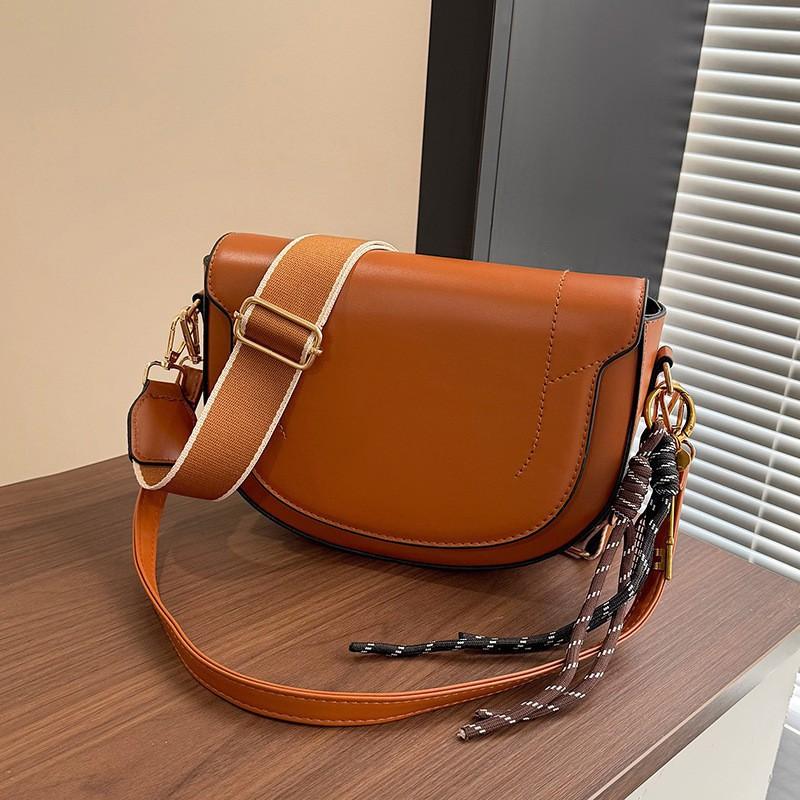 

Light Luxury Fashion Shoulder Bag Women 2026 New High-face-value Simple Cross-body Portable Armpit Flip коричневий