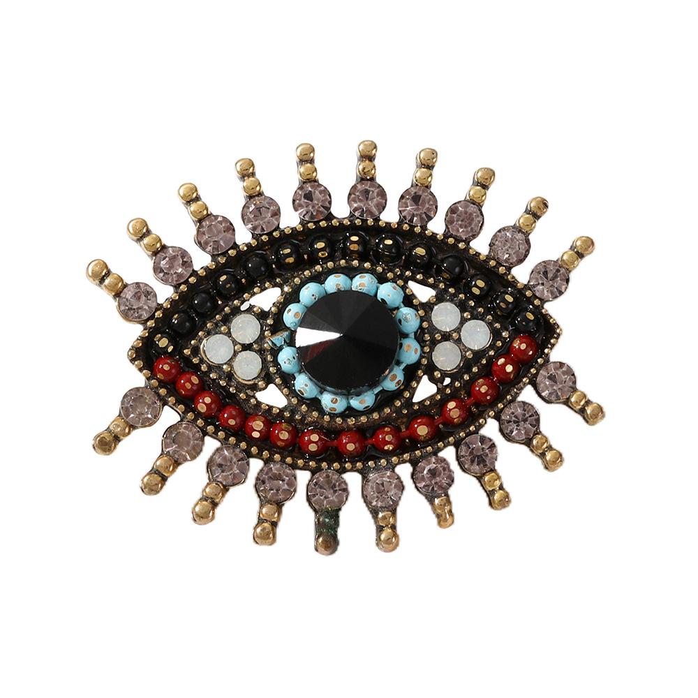 Exaggerated and Unique Long Eyelashes Devil's Eye Fashionable Temperament High-end Light Luxury Retro Brooch