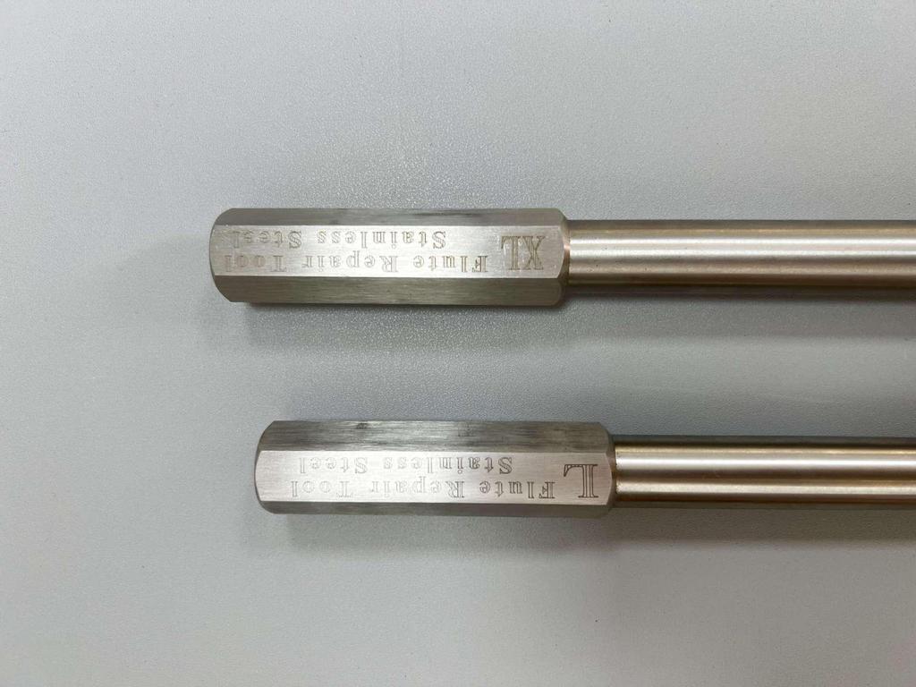 Flötenreparaturwerkzeuge: Messingrohre, Korpus- und Mundstückformung, Dellenreparatur, Innenzug-Richten