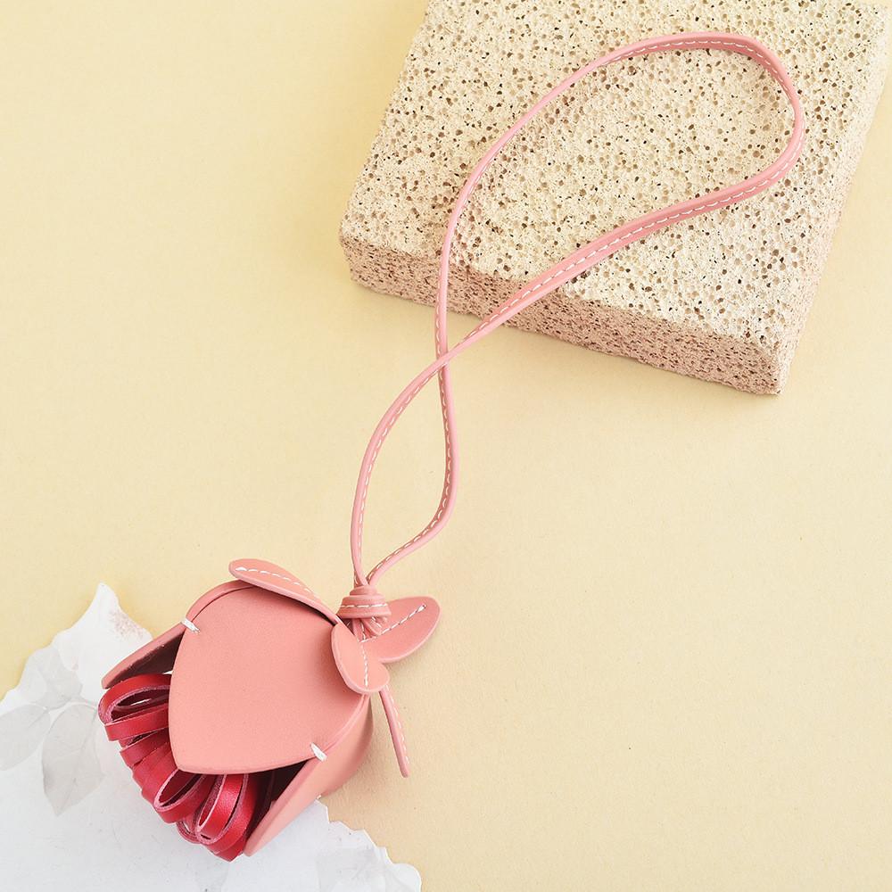 Blumiger Taschenanhänger Schlüsselanhänger mit geflochtenem Leder für Damen Accessoires