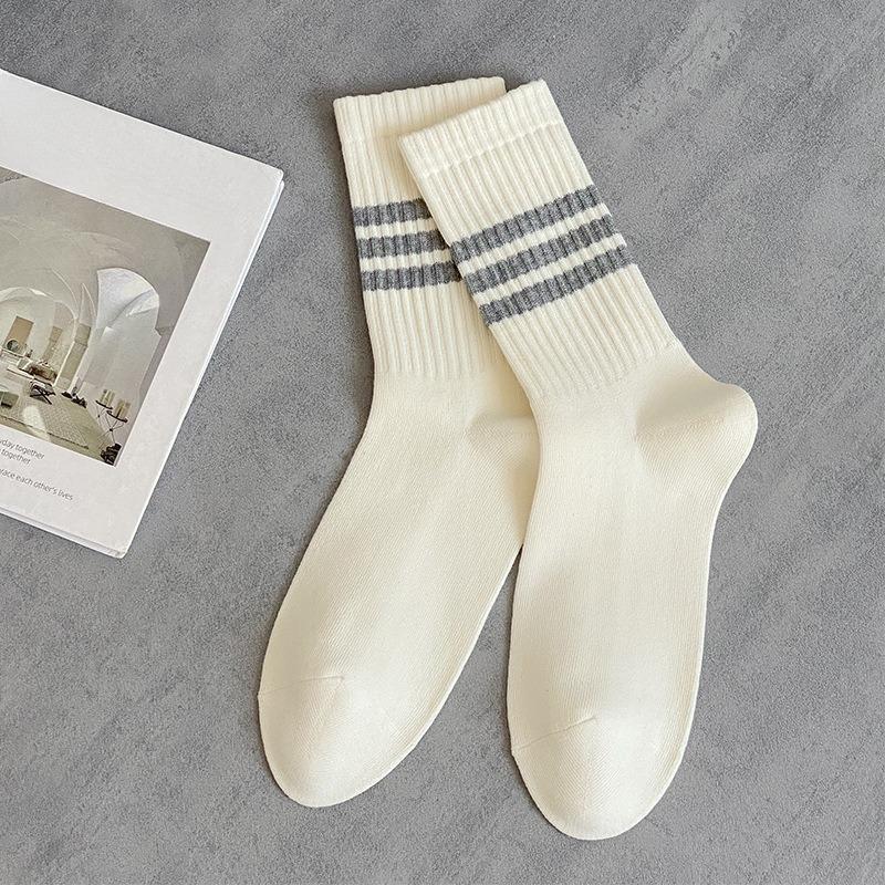 Herren Frühling und Herbst Gestreifte Stickerei Vielseitige Sport Schweißabsorbierend Nahtlose Tube Baumwollsocken