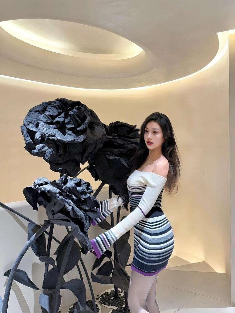 Giant Black Rose Flower Decoration - Floor Display & Wedding Prop