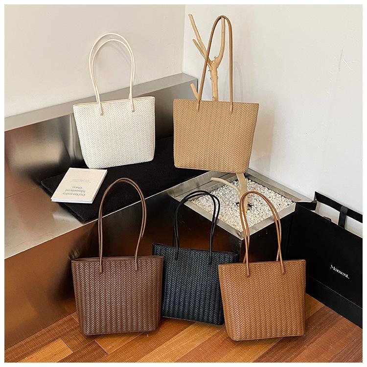 Large-capacity Bag Women's Summer Versatile 2025 New Casual Simple Shoulder Bag Texture Commuter Tote Bag