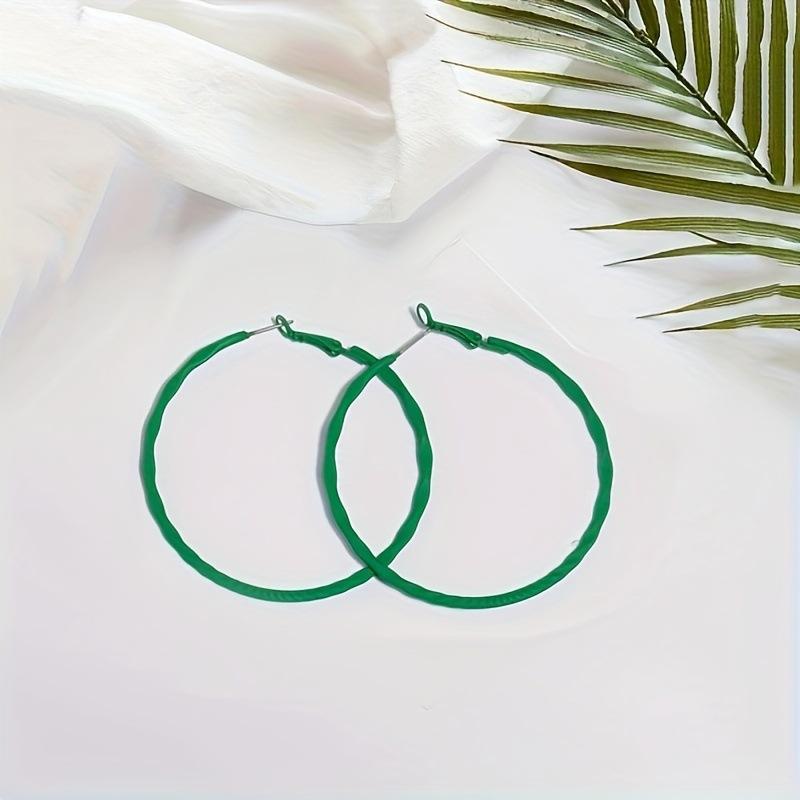 Пара разноцветных витых сережек подходит для повседневной моды женщин и девушек зелёный