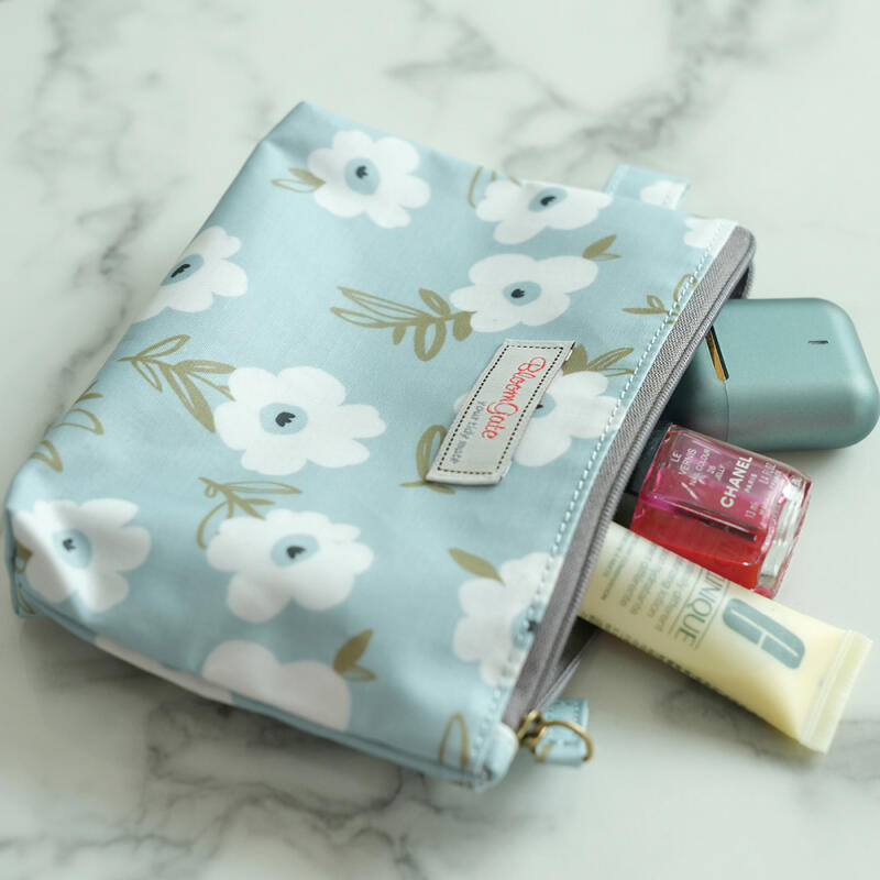 Debbie Simple Pouch (Blue)-S