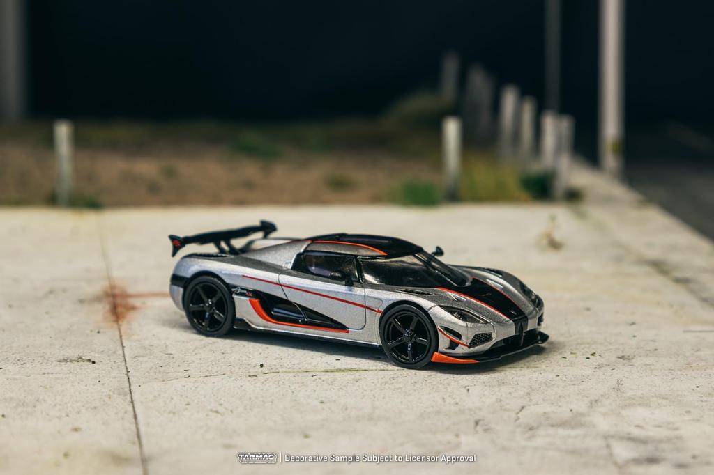 TARMACWORKS Koenigsegg Agera RS Moon Completed Product 1/64 Silver/Black T64G-TL005-MS