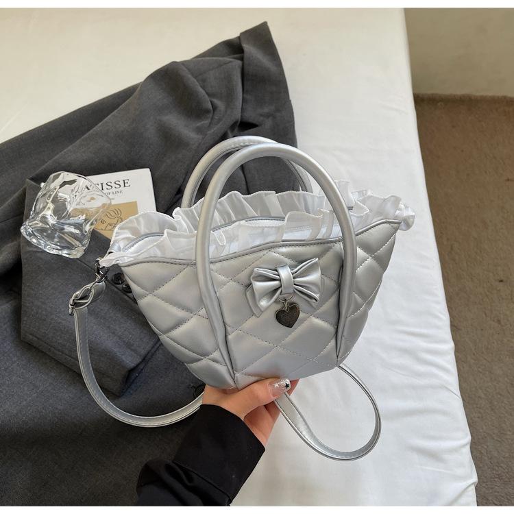 

Сумка-мессенджер большой вместимости ромбовидной формы, сумка-тоут женская 2025 новая сумка на плечо модная нишевая корейская версия инс сумка-крыло серебряный